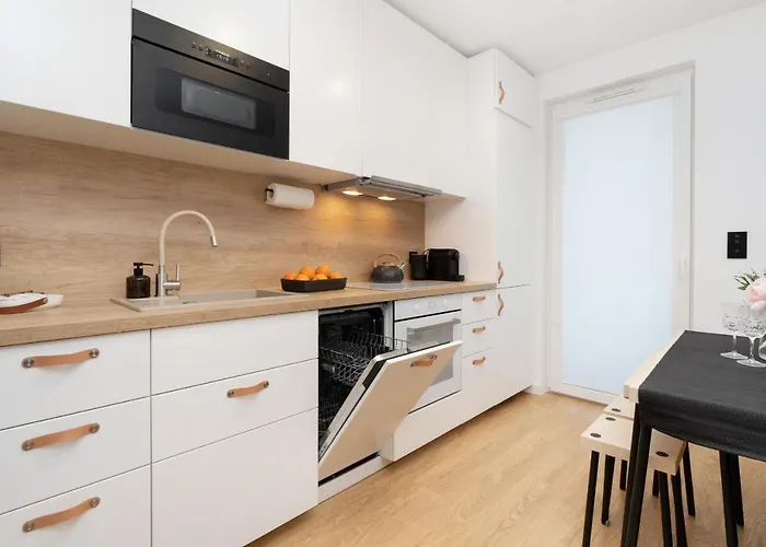 Butterfly With Parking By Renters Appartamento